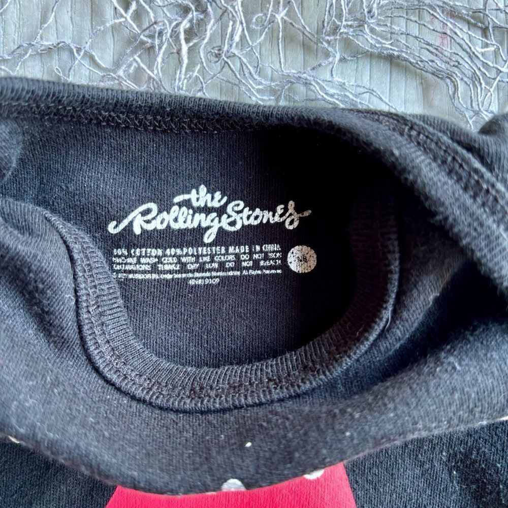 Rolling Stones Onsie Newborn - Picture 2 of 3